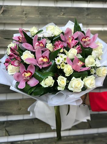 Букет цветов из: Розы и Хризантемы в Юрцово