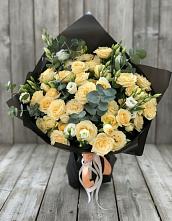 Букет цветов из:  Розы и Лизиантусы в Юрцово