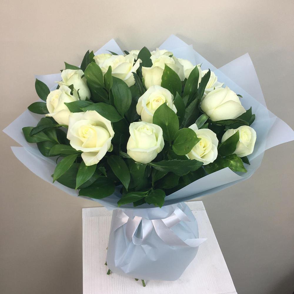Букет 15 Белых роз Проуд в Юрцово