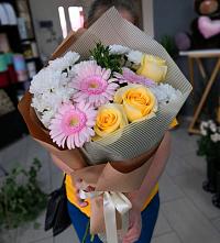 Букет цветов из:  Герберы, Розы и Хризантемы в Юрцово