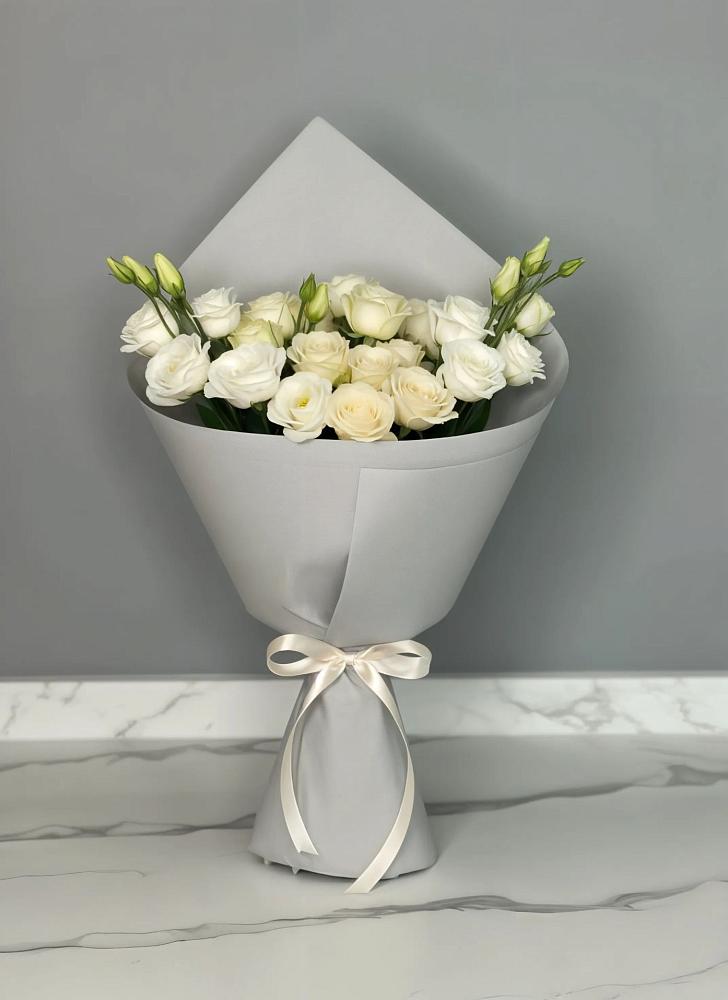 Букет цветов из: Розы и Лизиантусы в Юрцово