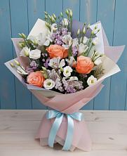 Букет цветов из:  Лизиантусы, Розы, Альстромерии и Гипсофила в Юрцово