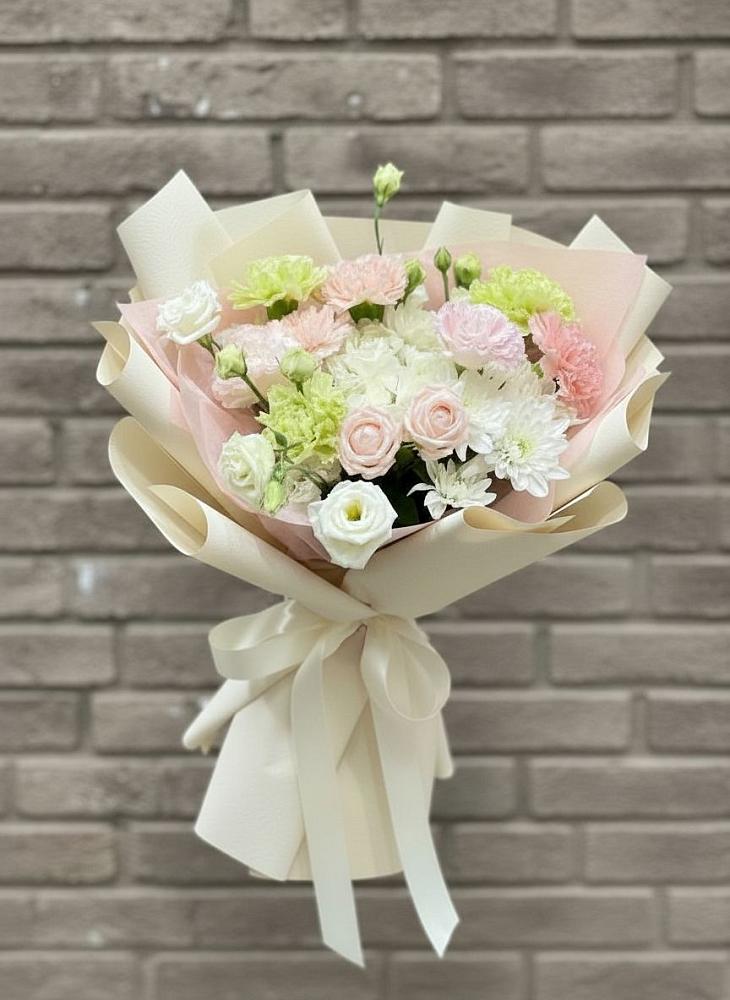 Букет цветов из: Гвоздики, Розы, Лизиантусы и Хризантемы в Юрцово