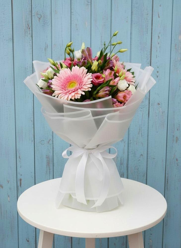 Букет цветов из: Герберы, Альстромерии и Лизиантусы в Юрцово