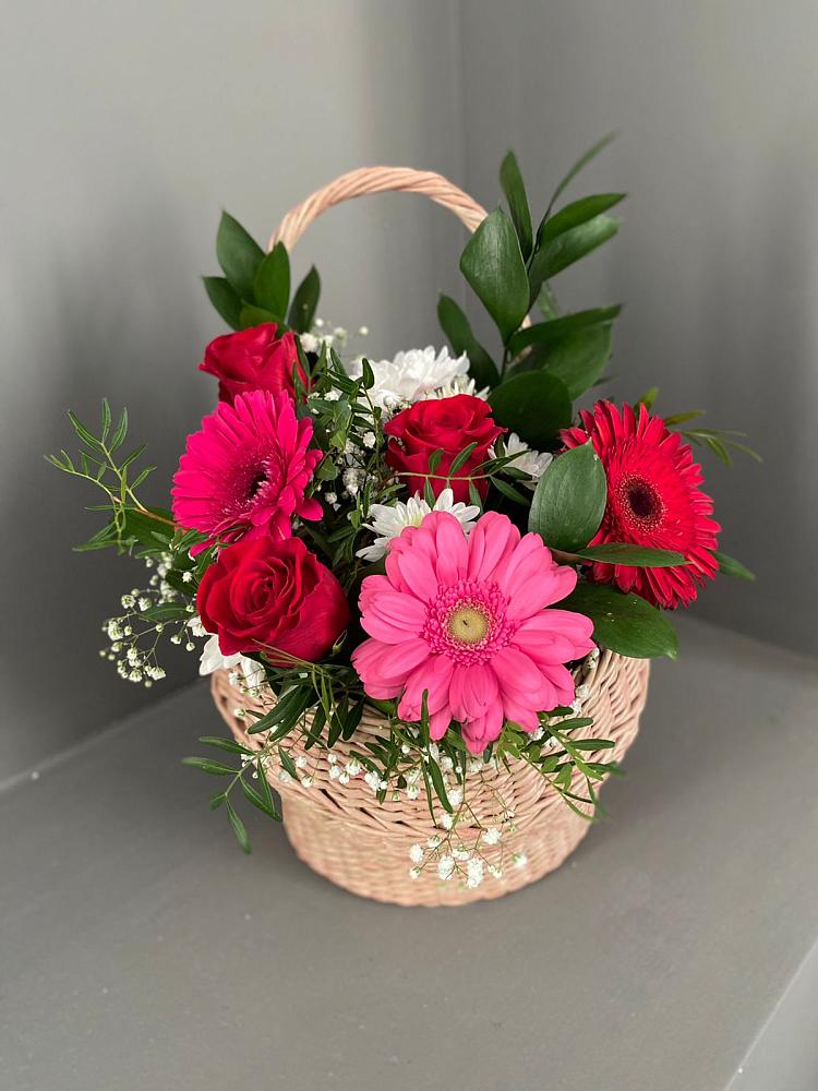 Цветочная композиция из Розы, Хризантемы и Герберы в корзине в Юрцово