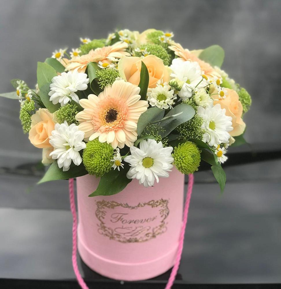 Цветочная композиция из Розы, Герберы и Хризантемы в шляпной коробке в Юрцово