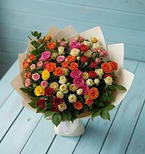 Букет Микс из разноцветных кустовых роз в Юрцово
