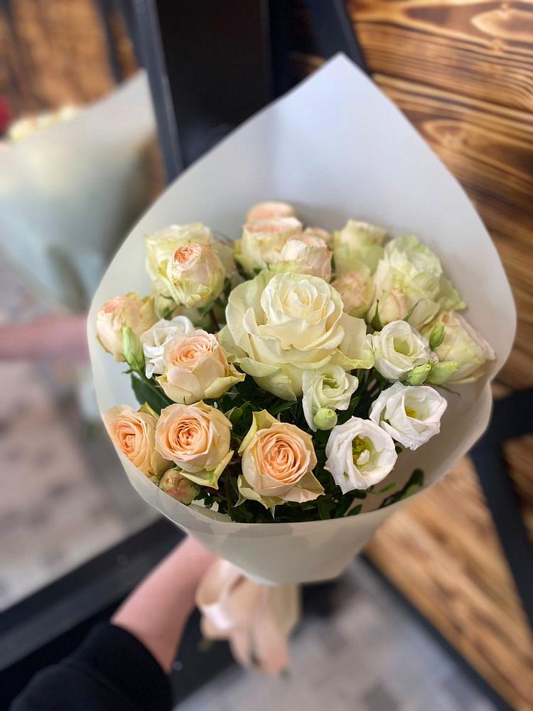 Букет цветов из: Розы и Лизиантусы в Юрцово